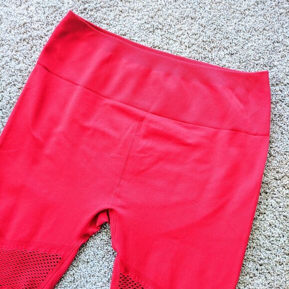 ⭐NWOT Red Fabletics Powerhold Compression Leggings⭐ - Picture 7 of 12